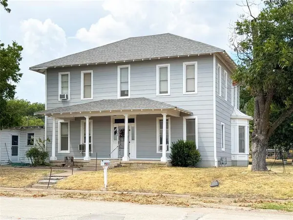 702 Avenue B, Santa Anna, TX 76878