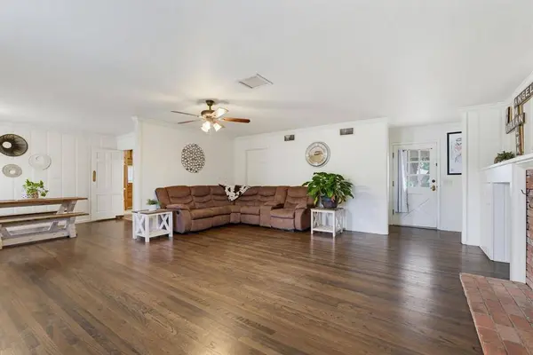 360 S 11th Avenue, Munday, TX 76371