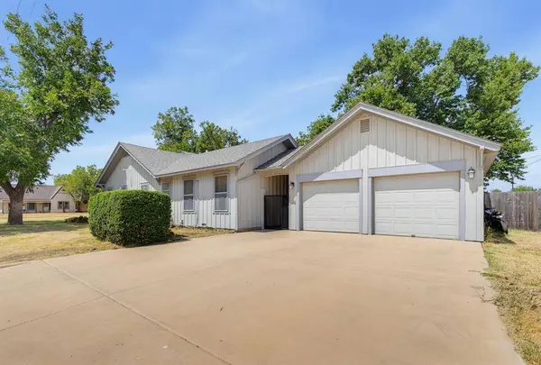 360 S 11th Avenue, Munday, TX 76371