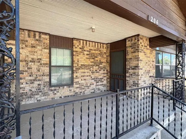 204 E 9th Street, Coleman, TX 76834