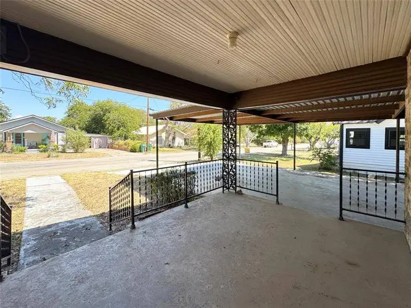 204 E 9th Street, Coleman, TX 76834
