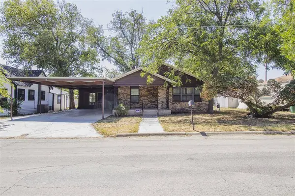 204 E 9th Street, Coleman, TX 76834