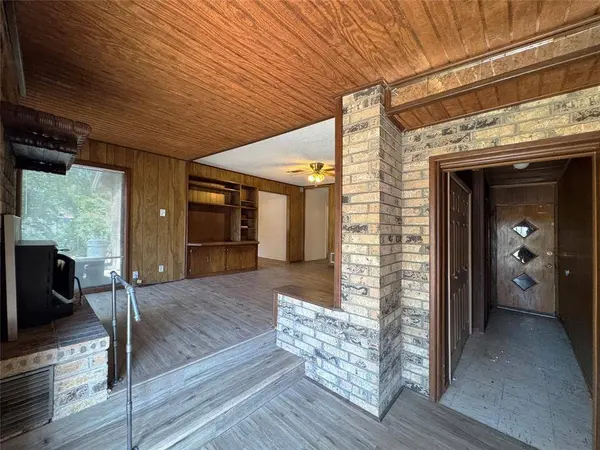 204 E 9th Street, Coleman, TX 76834