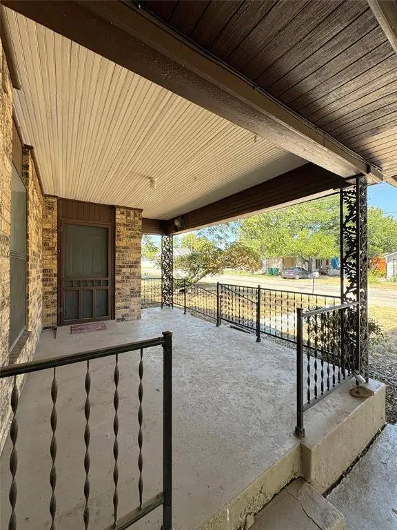 204 E 9th Street, Coleman, TX 76834