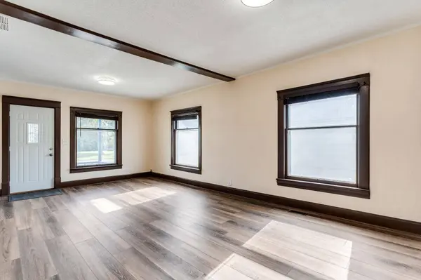 116 W 5th St, Valley Center, KS 67147