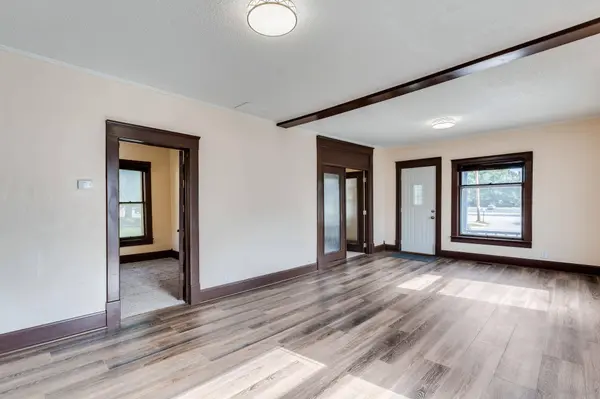 116 W 5th St, Valley Center, KS 67147