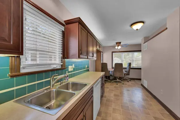 220 N Athenian Ave, Wichita, KS 67213