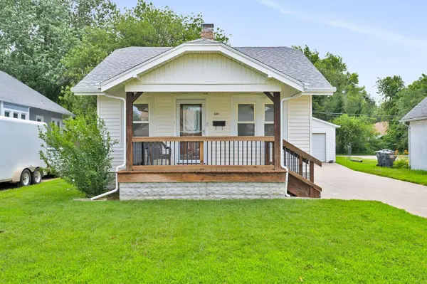 220 N Athenian Ave