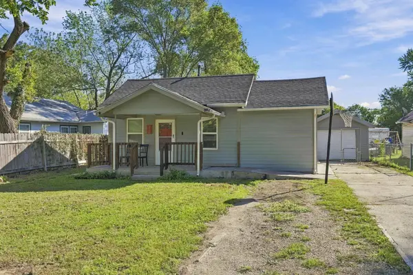 218 N Poplar, Douglass, KS 67039