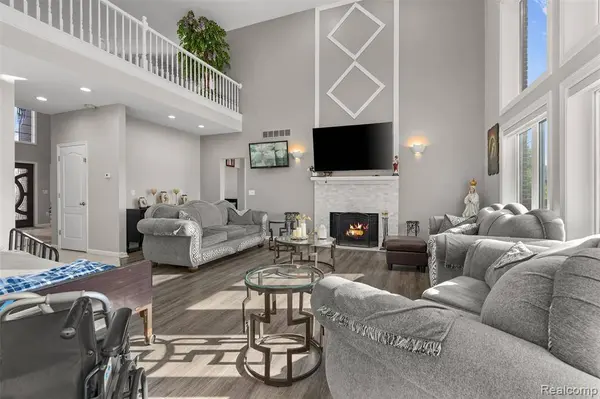49501 Sandra Drive, Shelby Twp, MI 48315 3536