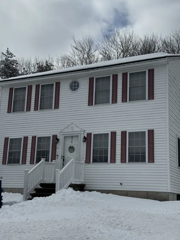 11 Joseph Ave, Dracut, MA 01826-5760