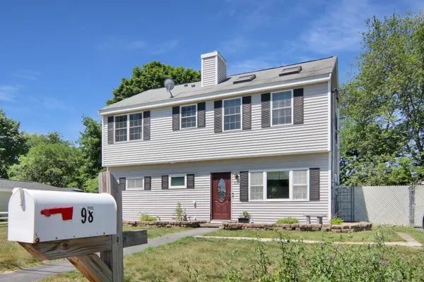 98 Turgeon Ave, Dracut, MA 01826-2444