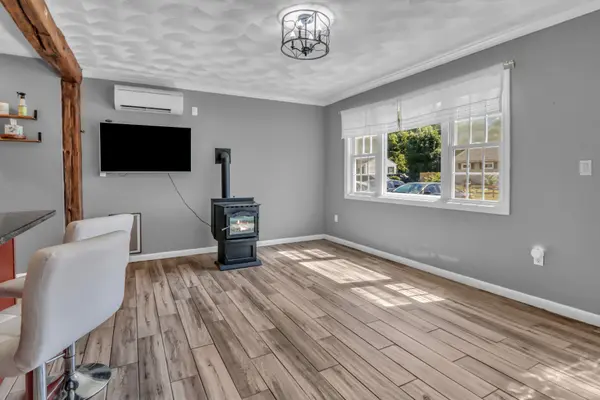 98 Turgeon Ave, Dracut, MA 01826-2444