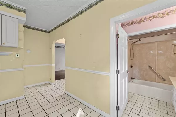 226 Gibson St, Lowell, MA 01851