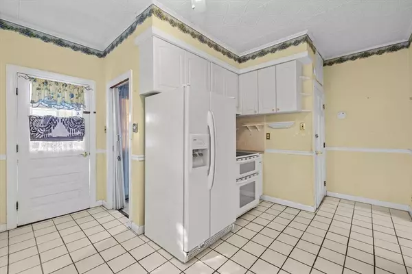 226 Gibson St, Lowell, MA 01851