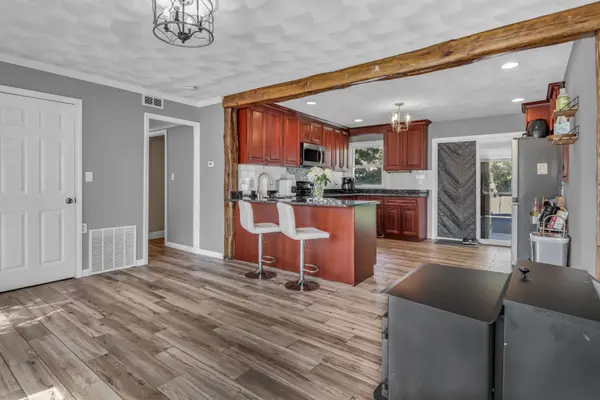 98 Turgeon Ave, Dracut, MA 01826-2444