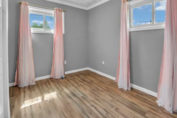 98 Turgeon Ave, Dracut, MA 01826-2444