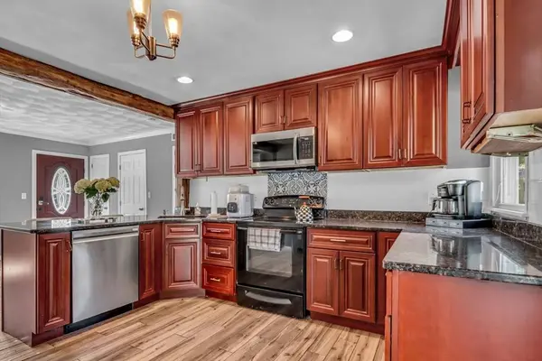 98 Turgeon Ave, Dracut, MA 01826