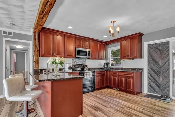 98 Turgeon Ave, Dracut, MA 01826