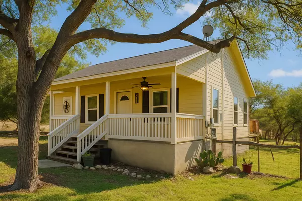 Sunny Country Home with Oak Tree
