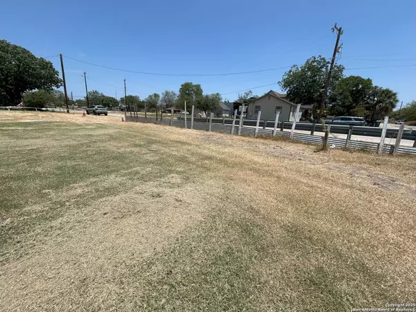 11681 Tarde, Lacoste, TX 78039