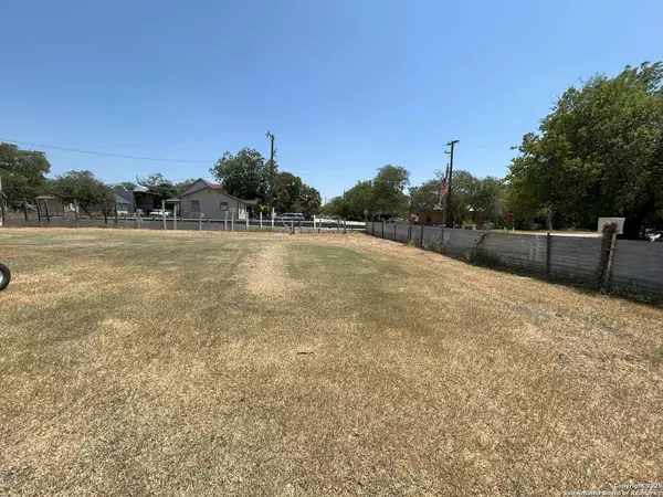 11681 Tarde, Lacoste, TX 78039