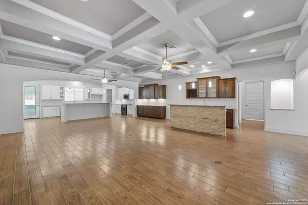 3172 Interstate 35, Natalia, TX 78059