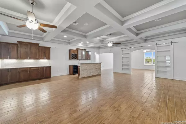 3172 Interstate 35, Natalia, TX 78059