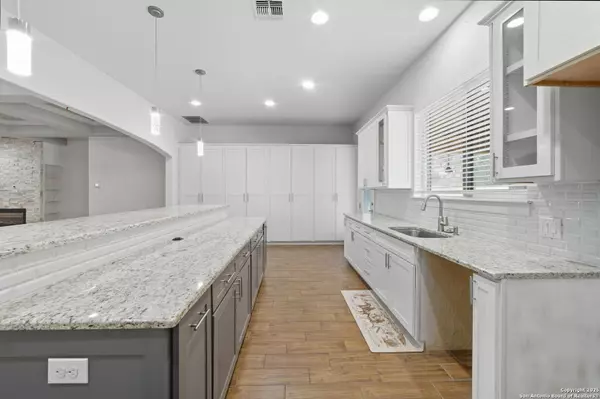 3172 Interstate 35, Natalia, TX 78059