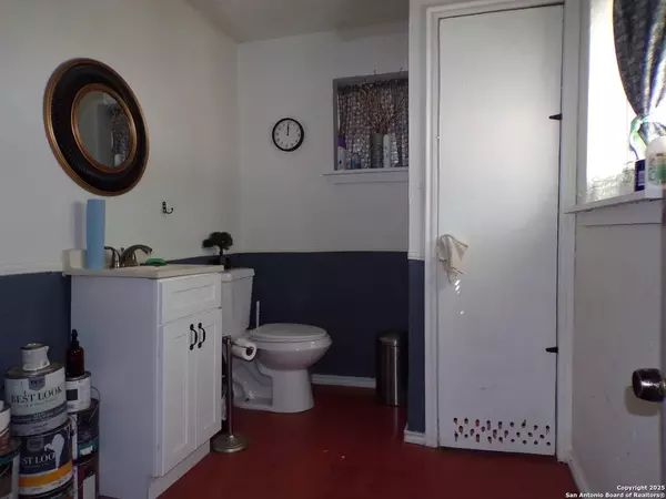 416 16th, Hondo, TX 78861