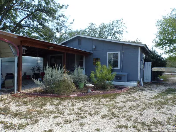 416 16th, Hondo, TX 78861