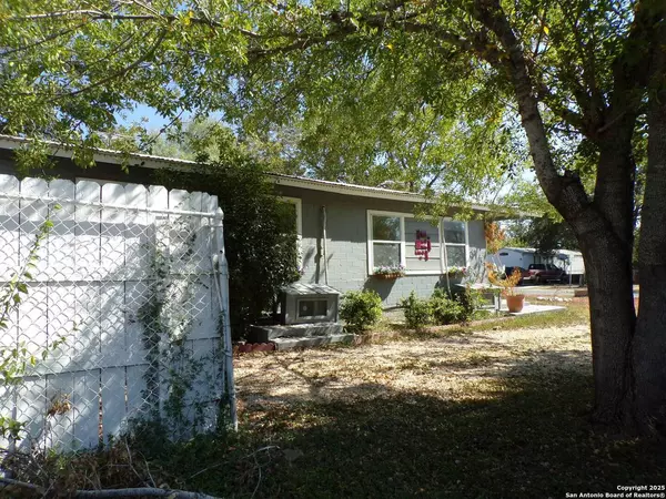 416 16th, Hondo, TX 78861