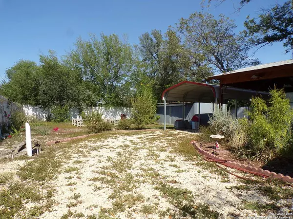 416 16th, Hondo, TX 78861