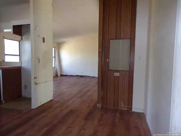 368 County Road 458, Hondo, TX 78861