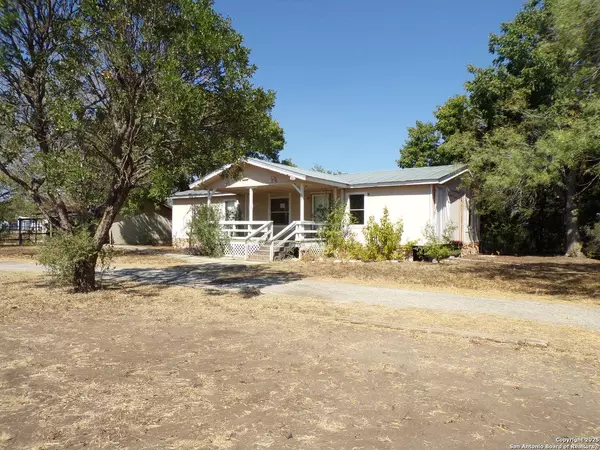 368 County Road 458, Hondo, TX 78861