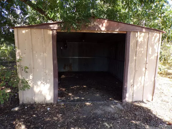 368 County Road 458, Hondo, TX 78861