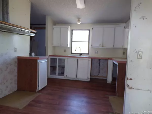 368 County Road 458, Hondo, TX 78861