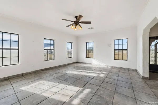 113 Private Road 6744, Natalia, TX 78059