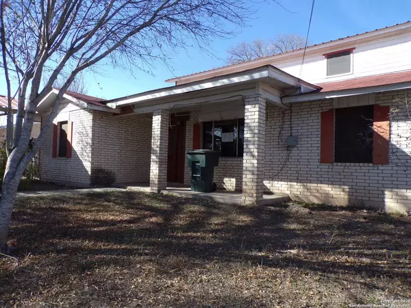 222 Pulliam, Uvalde, TX 78801