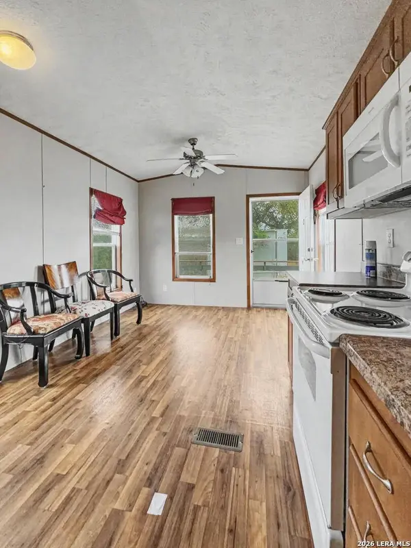 1372 Lakeshore, Bandera, TX 78003