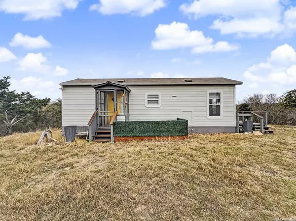 1372 Lakeshore, Bandera, TX 78003