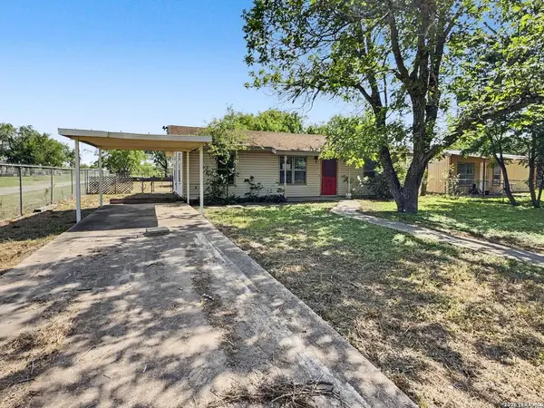 517 E Daniel, Uvalde, TX 78801