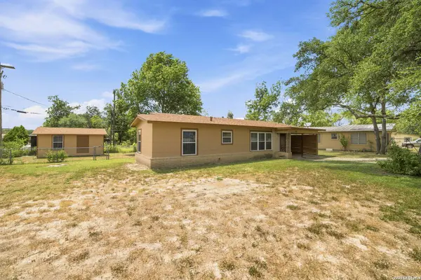 225 LOWER LACOSTE RD, Castroville, TX 78009