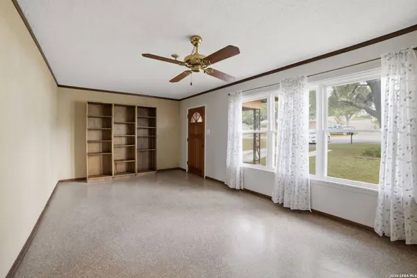 225 LOWER LACOSTE RD, Castroville, TX 78009