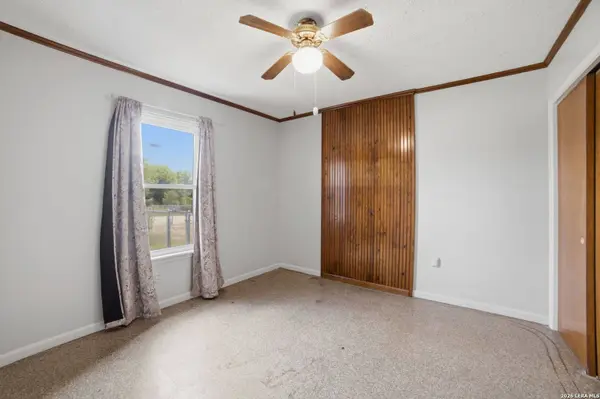 225 LOWER LACOSTE RD, Castroville, TX 78009