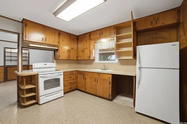 225 LOWER LACOSTE RD, Castroville, TX 78009