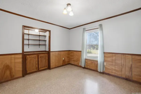 225 LOWER LACOSTE RD, Castroville, TX 78009