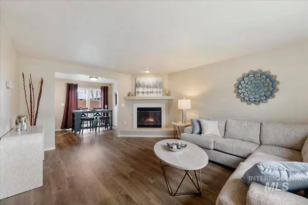 10424 W Palm Ln, Boise, ID 83704-5400