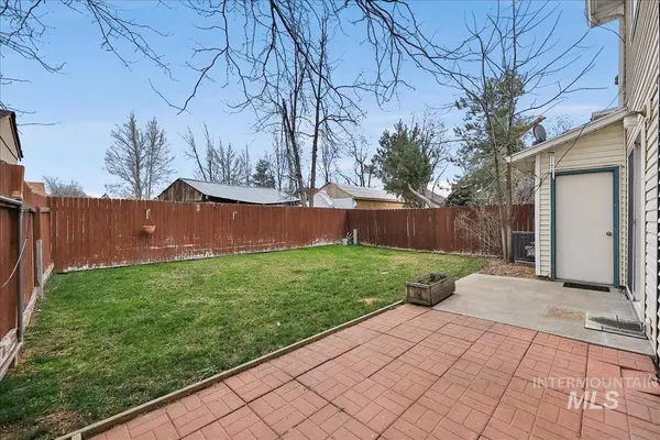 10424 W Palm Ln, Boise, ID 83704-5400