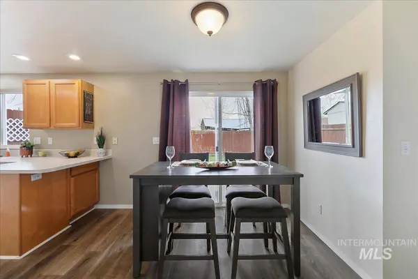 10424 W Palm Ln, Boise, ID 83704-5400